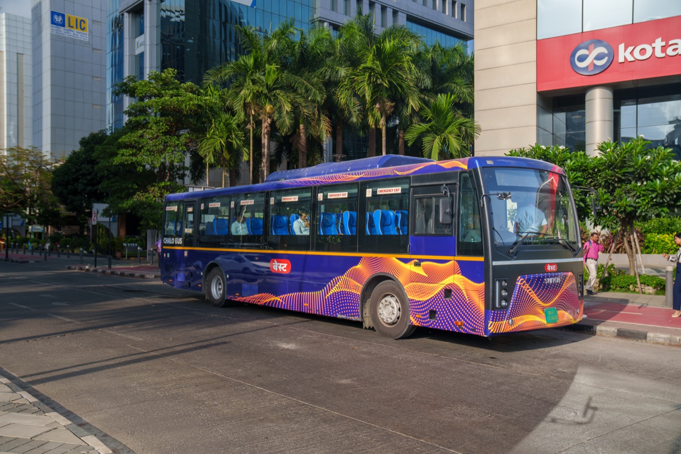 Chalo Mumbai Darshan journey traveller experiences on the bus with city views